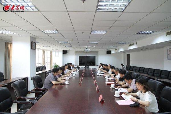 通昭配资 青岛市行政审批服务局一行来胶州市调研镇（街）小微工程交易规范化管理工作